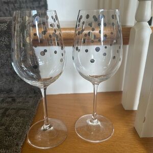 2  wine glasses